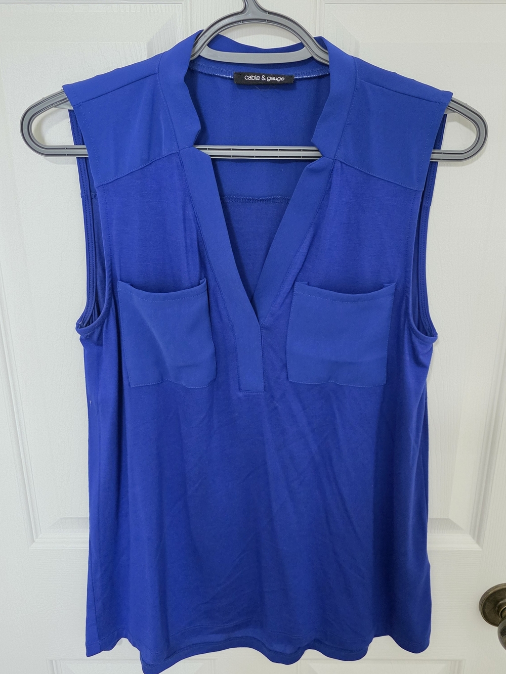 Cable & Gauge Sleeveless V-Neck Pocket Camisole in Blue